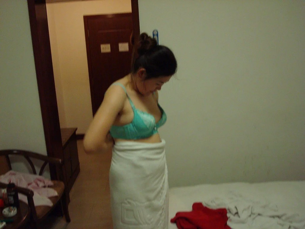 Chinese amateur milf 33 image 2