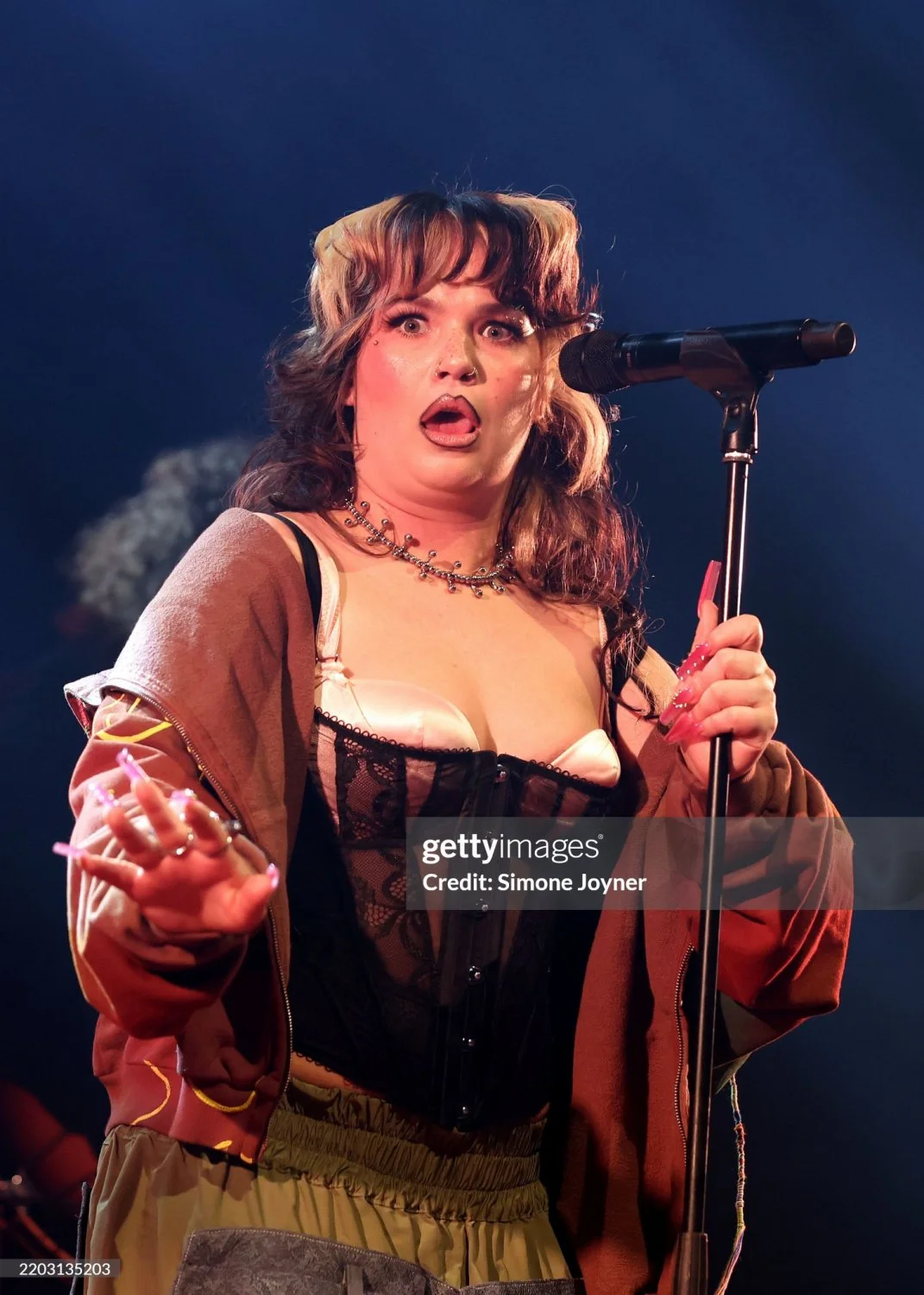 Lola young image 30