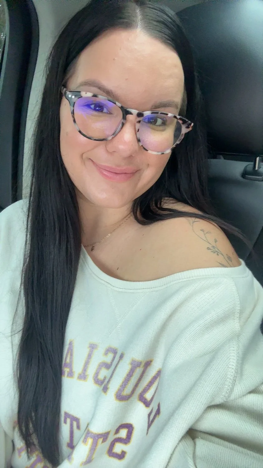Busty Latina with fat ass and big tits image 4