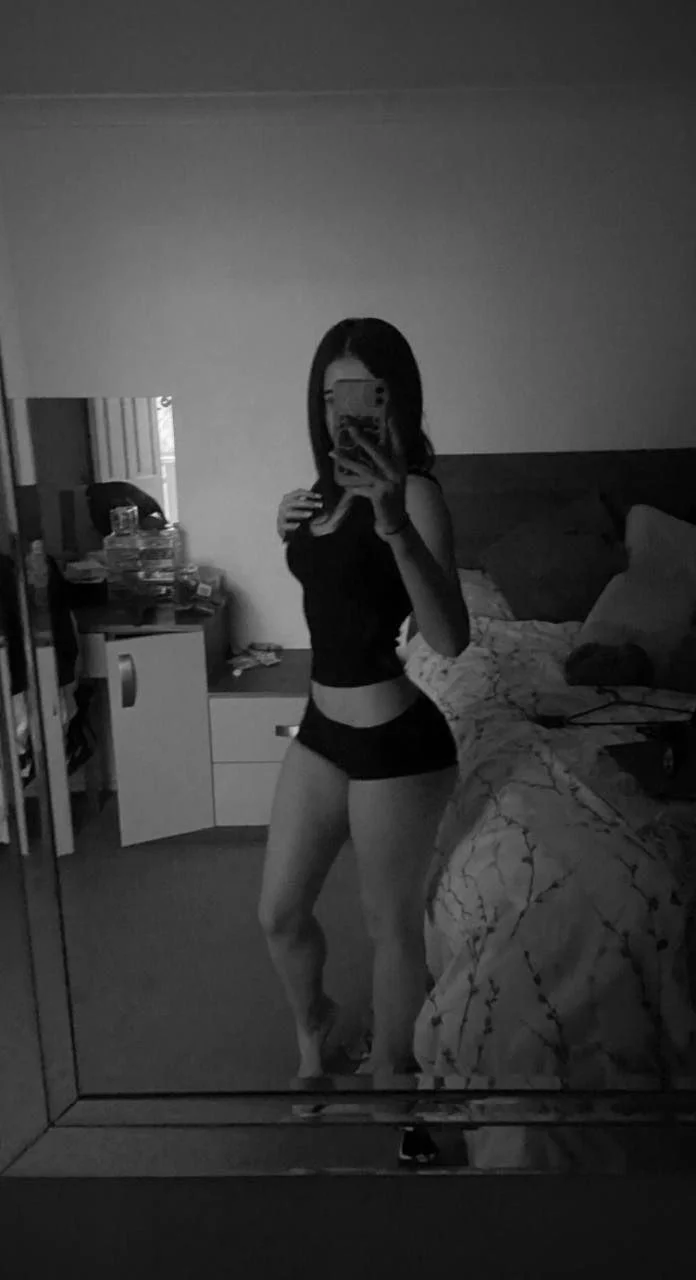Flaca hermosa sexy culona sabrosa con rica concha de vagina mojadita image 2
