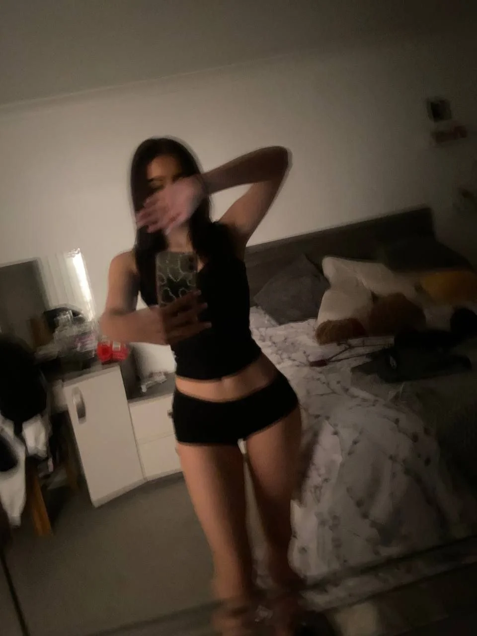 Flaca hermosa sexy culona sabrosa con rica concha de vagina mojadita image 3