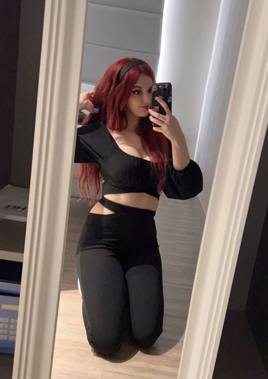 Streamer Sexy Zeli image 15