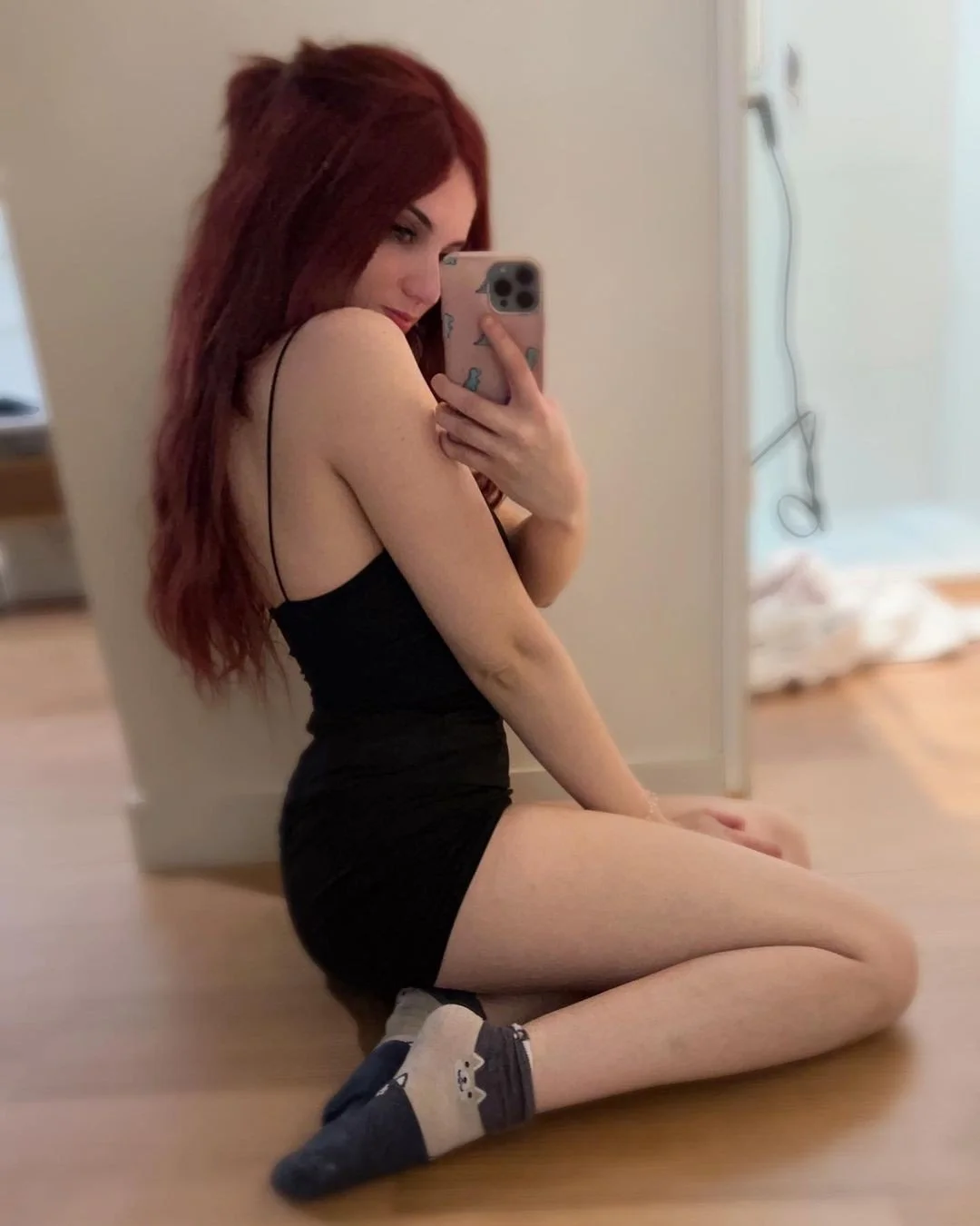Streamer Sexy Zeli image 3
