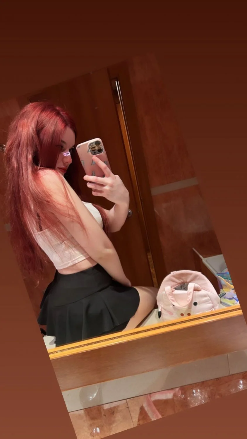 Streamer Sexy Zeli image 4