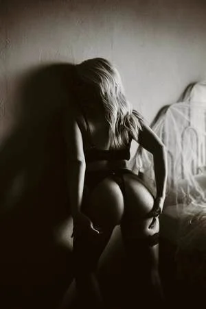 Something is different in the UTAH water boudoir image 11