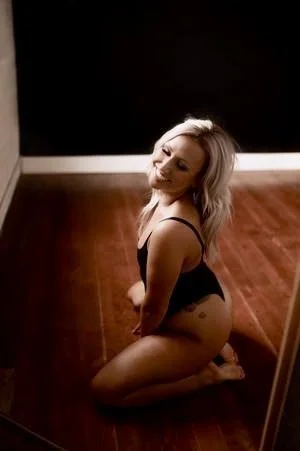 Something is different in the UTAH water boudoir image 17