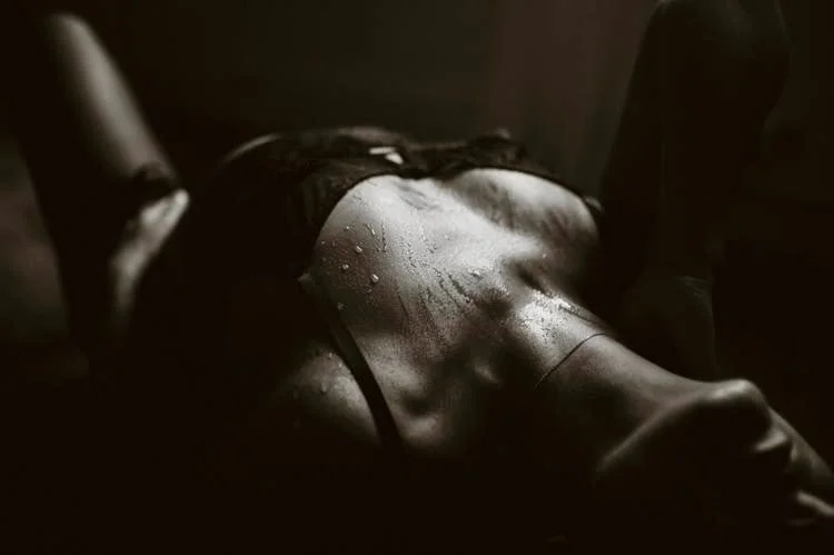 Something is different in the UTAH water boudoir image 7