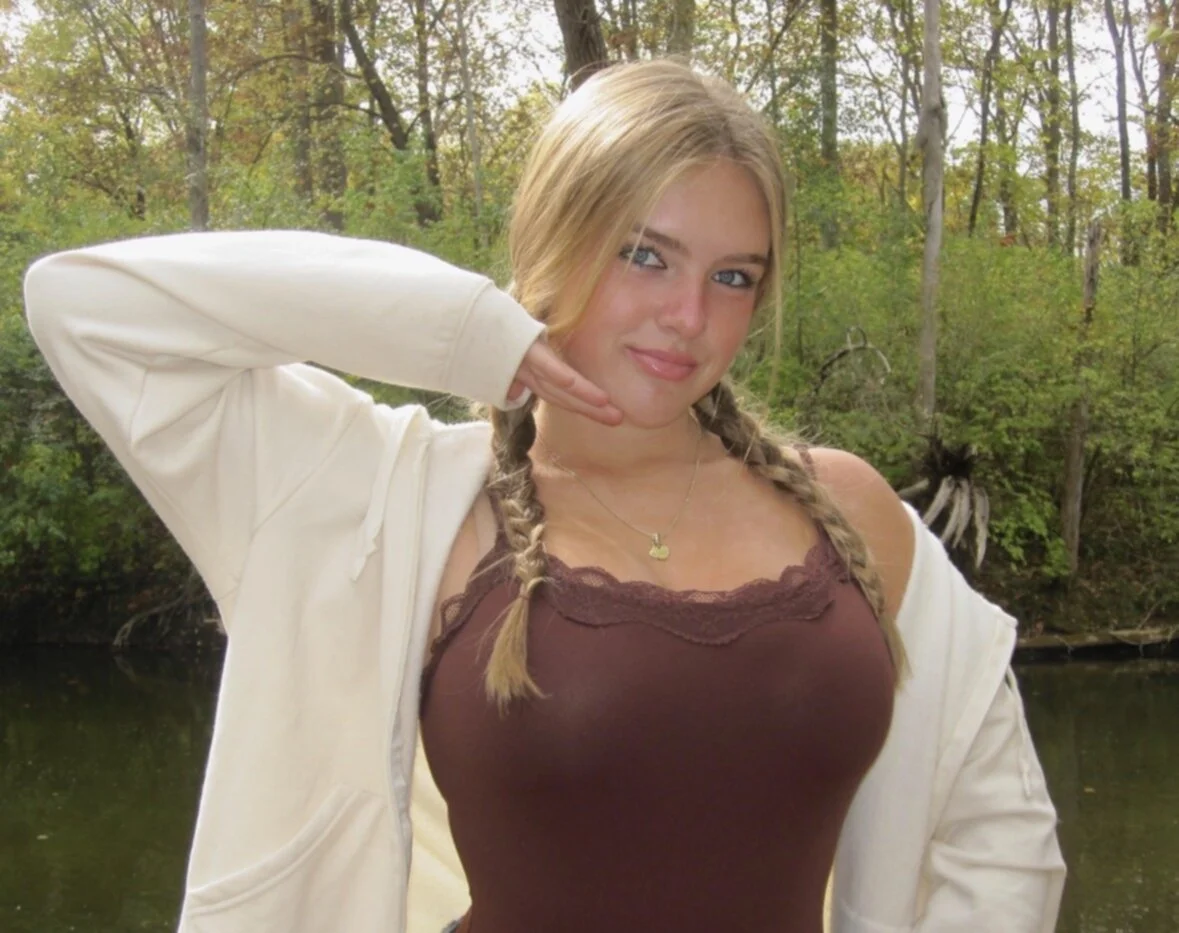 Cock Tease Julia (NN) image 11