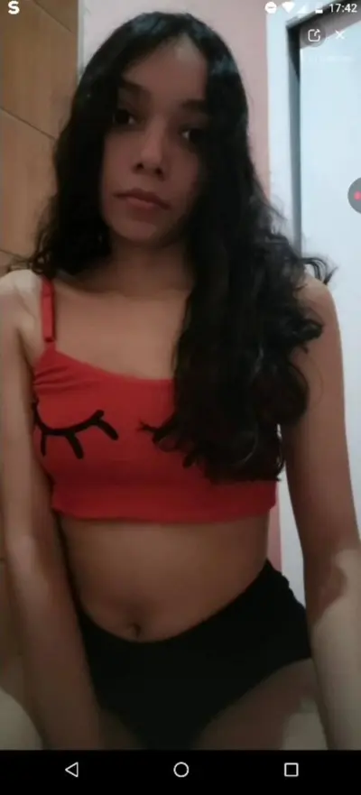 Repostando Novinha muito delicinha e safadinha cover image