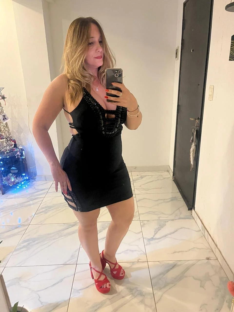 ¡IMPERDIBLE! Fakes de la rubia puta milf 4 main image