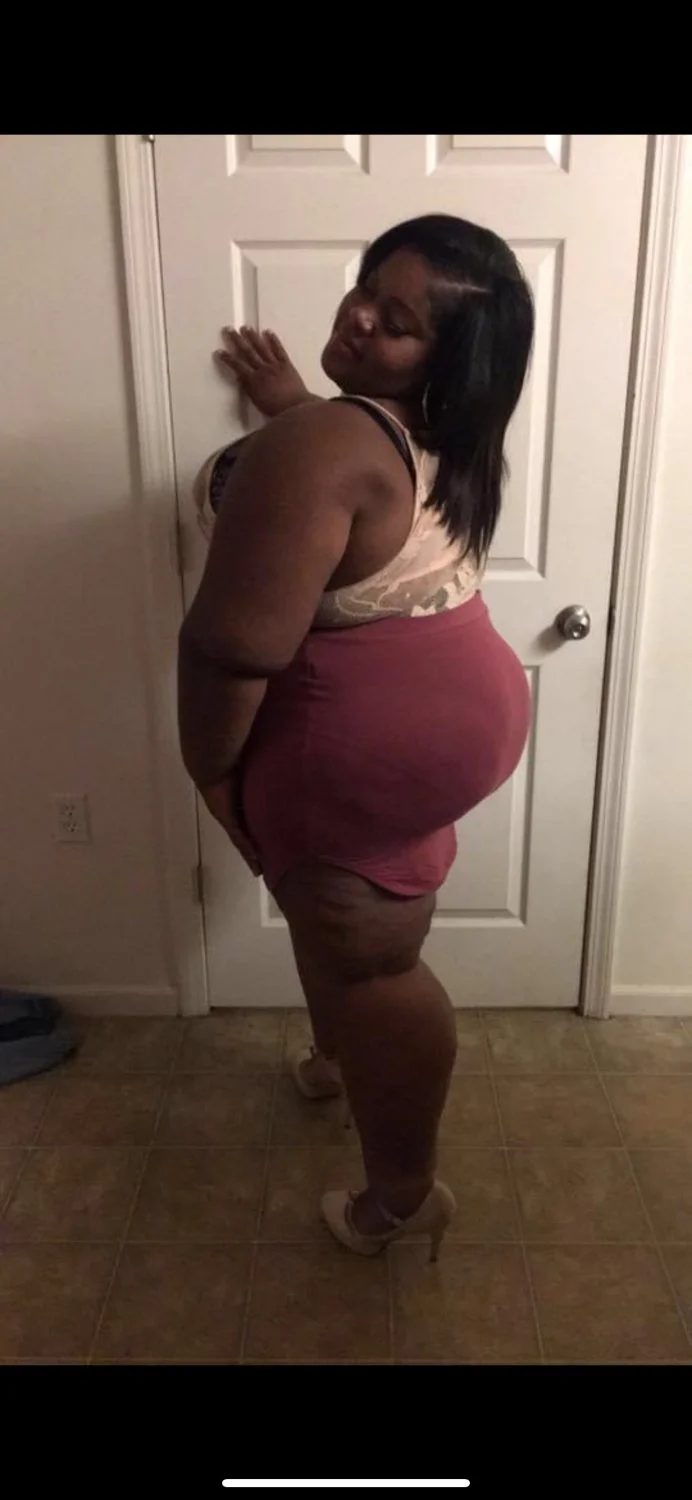 Ssbbw MILF backshots main image