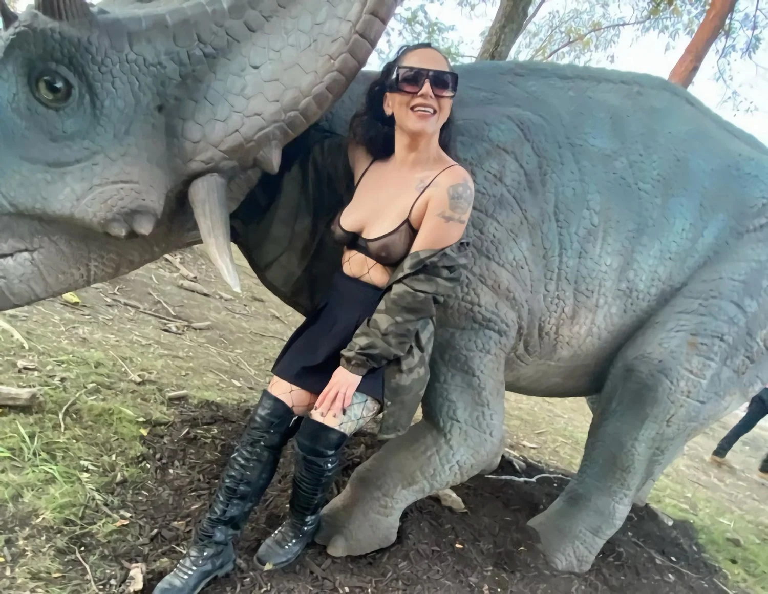 Thick IG slut Gina image 5