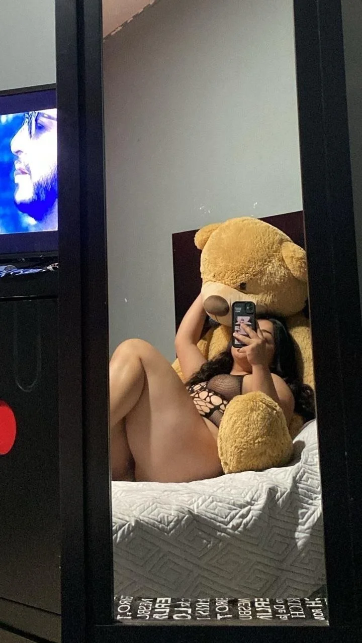 Lili gordita morocha culona cojiendo y mamando verga en un hotel room image 10