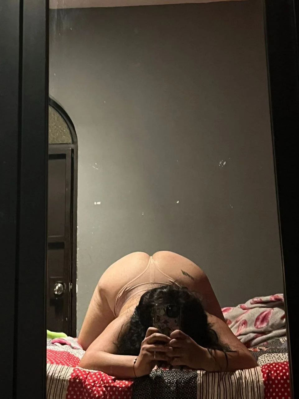 Lili gordita morocha culona cojiendo y mamando verga en un hotel room image 11