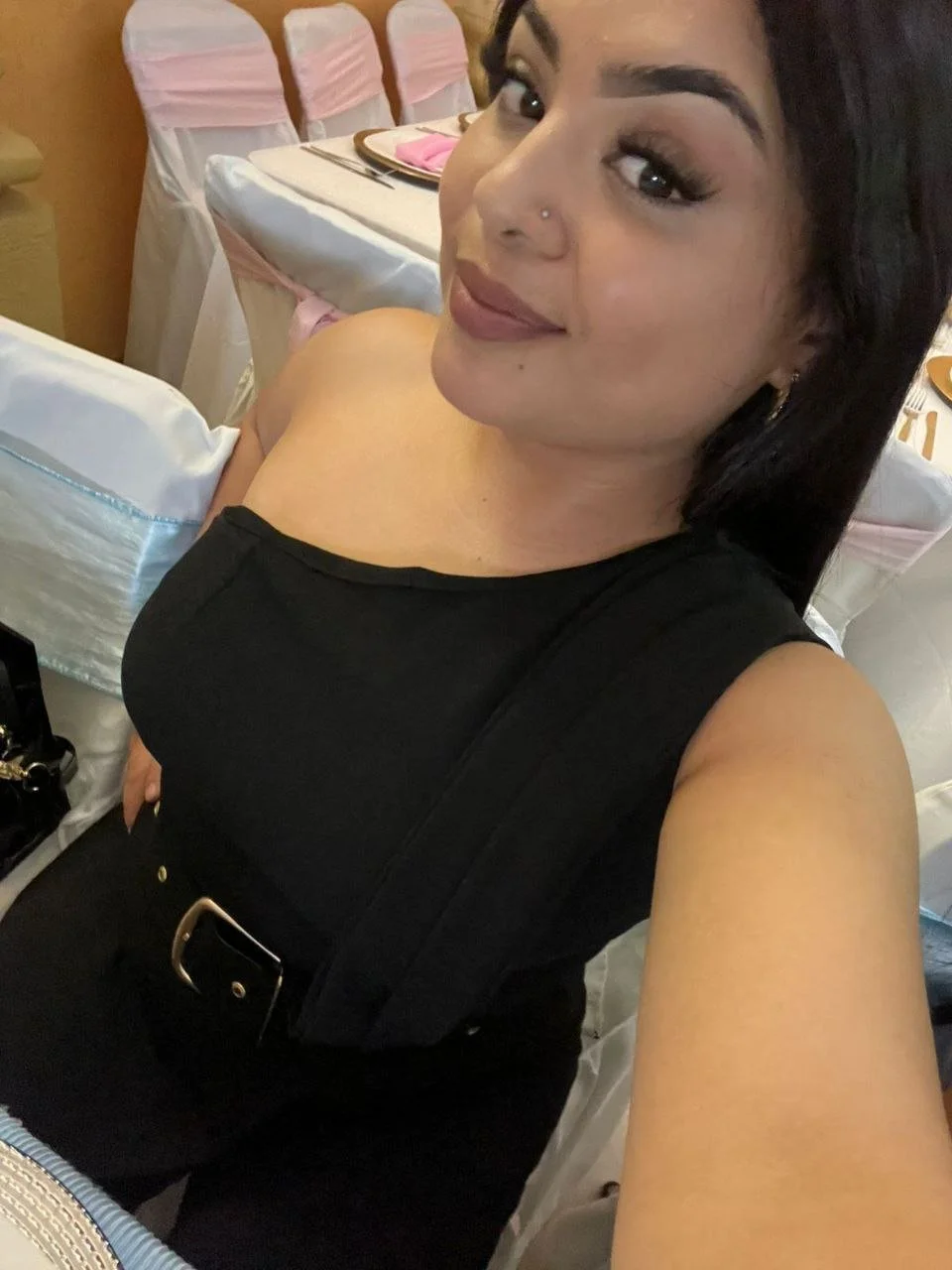 Lili gordita morocha culona cojiendo y mamando verga en un hotel room image 2