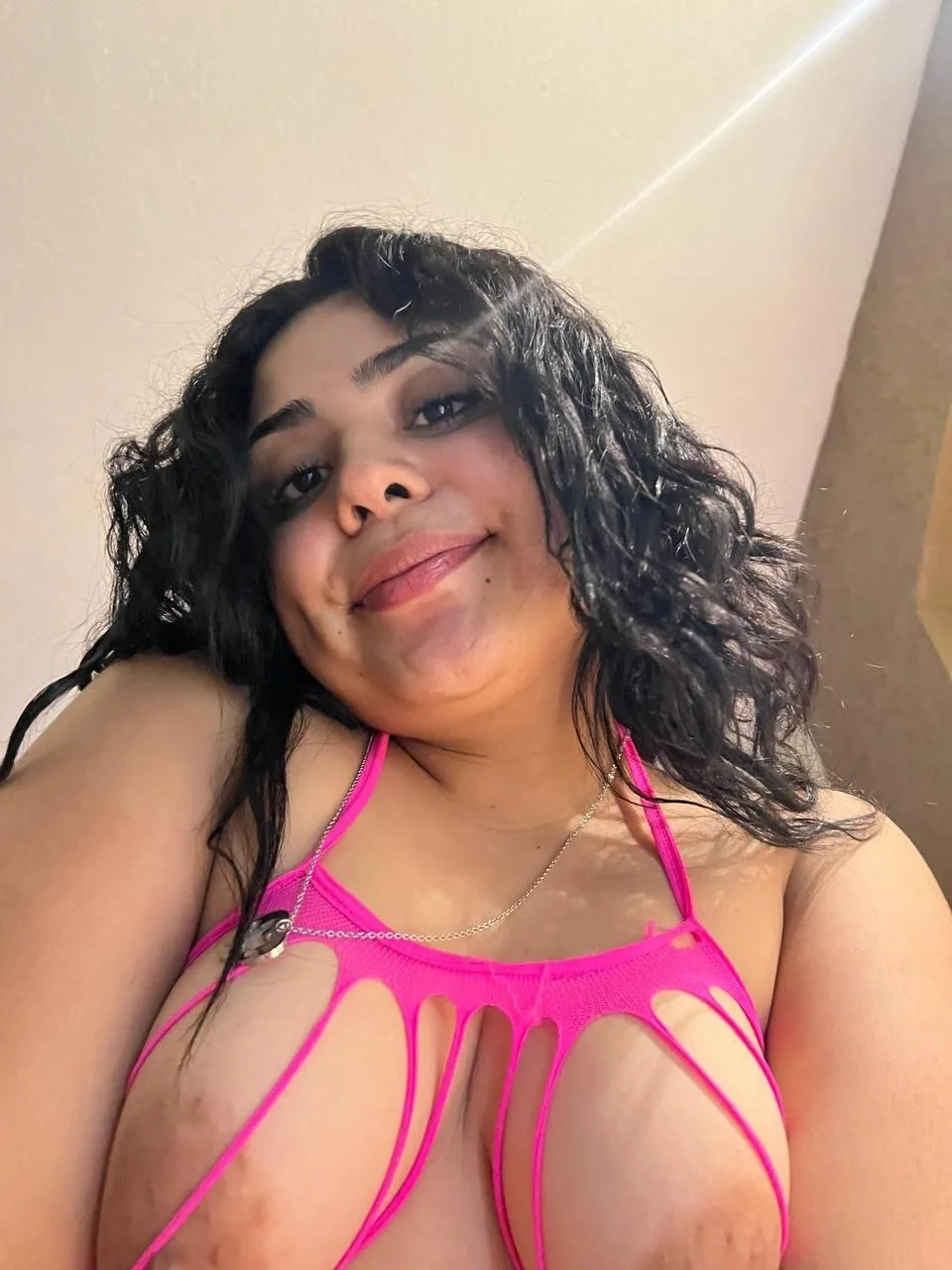 Lili gordita morocha culona cojiendo y mamando verga en un hotel room image 6