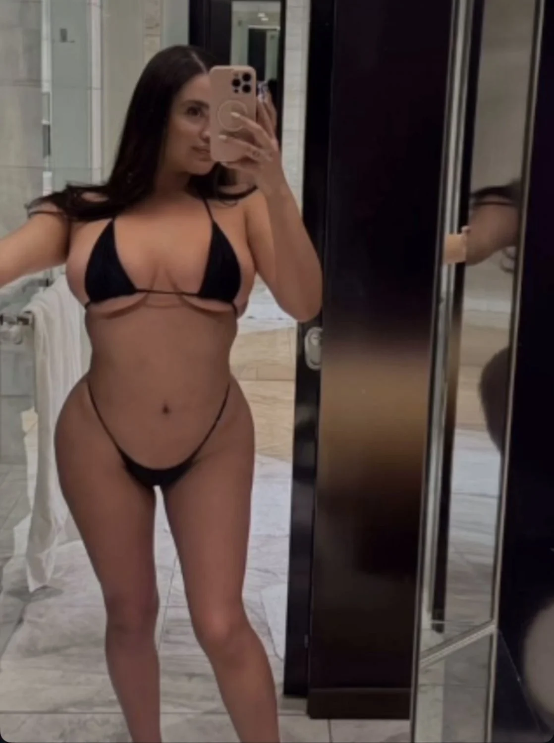 Escort Latina image 2