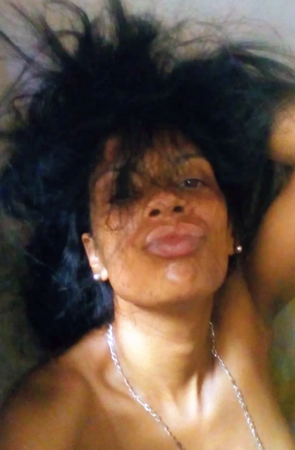 PARA QUE SE SAQUEN LA LECHITA BIEN CALIENTE MIENTRAS SE FROTAN SU PINGA MUY SUAVE Y GIMEN RICO image 2