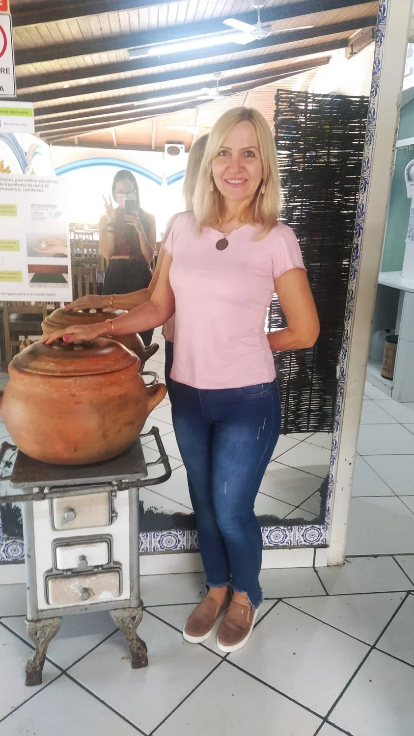 Coroa brancona, deve dar muito a buceta para macho preto. image 11