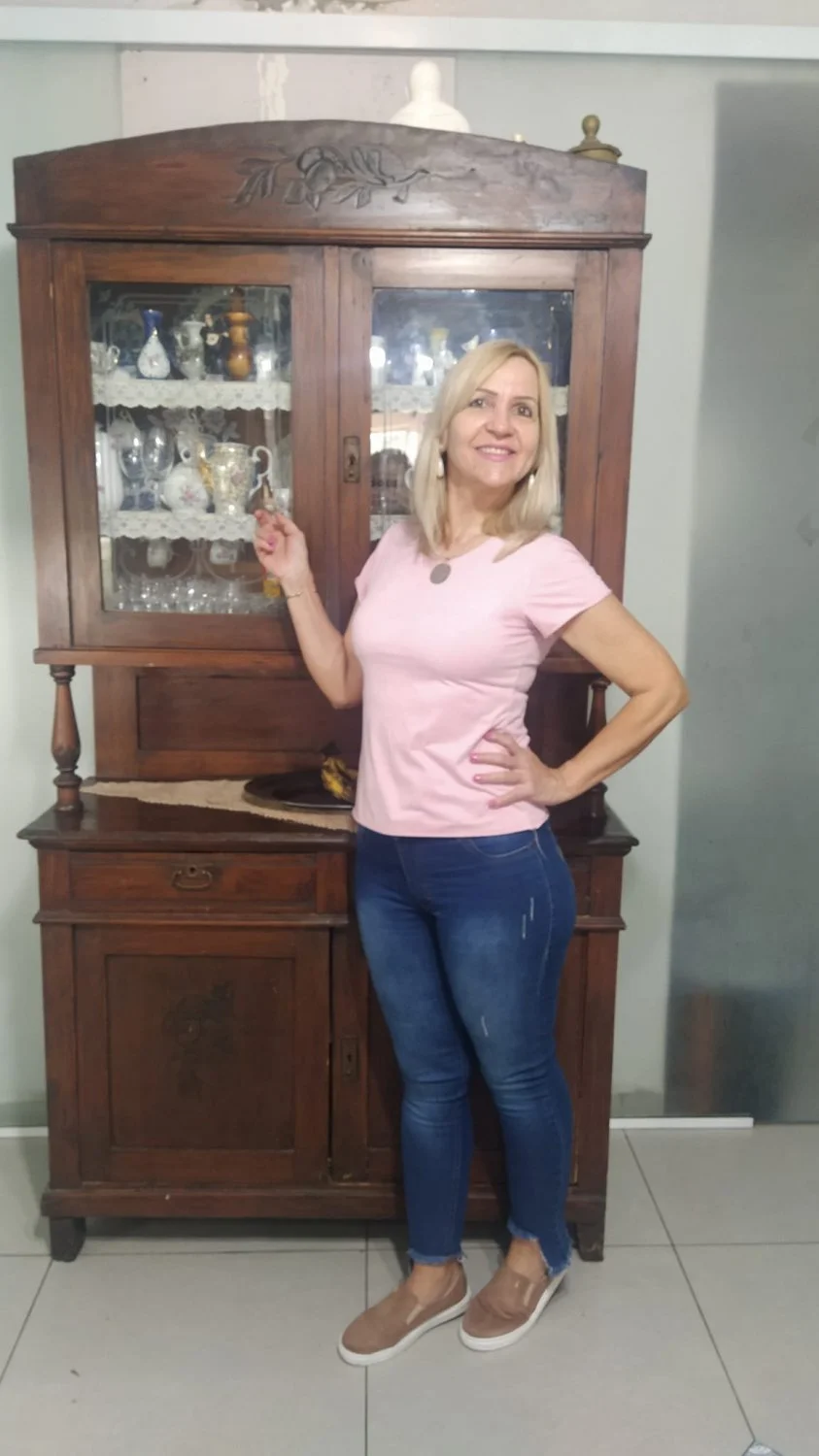 Coroa brancona, deve dar muito a buceta para macho preto. image 12