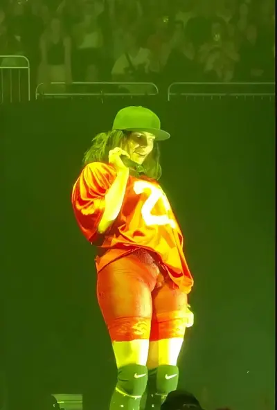 Billie Eilish Got The Phattest Pussy On This Earth 👅🍑 cover image