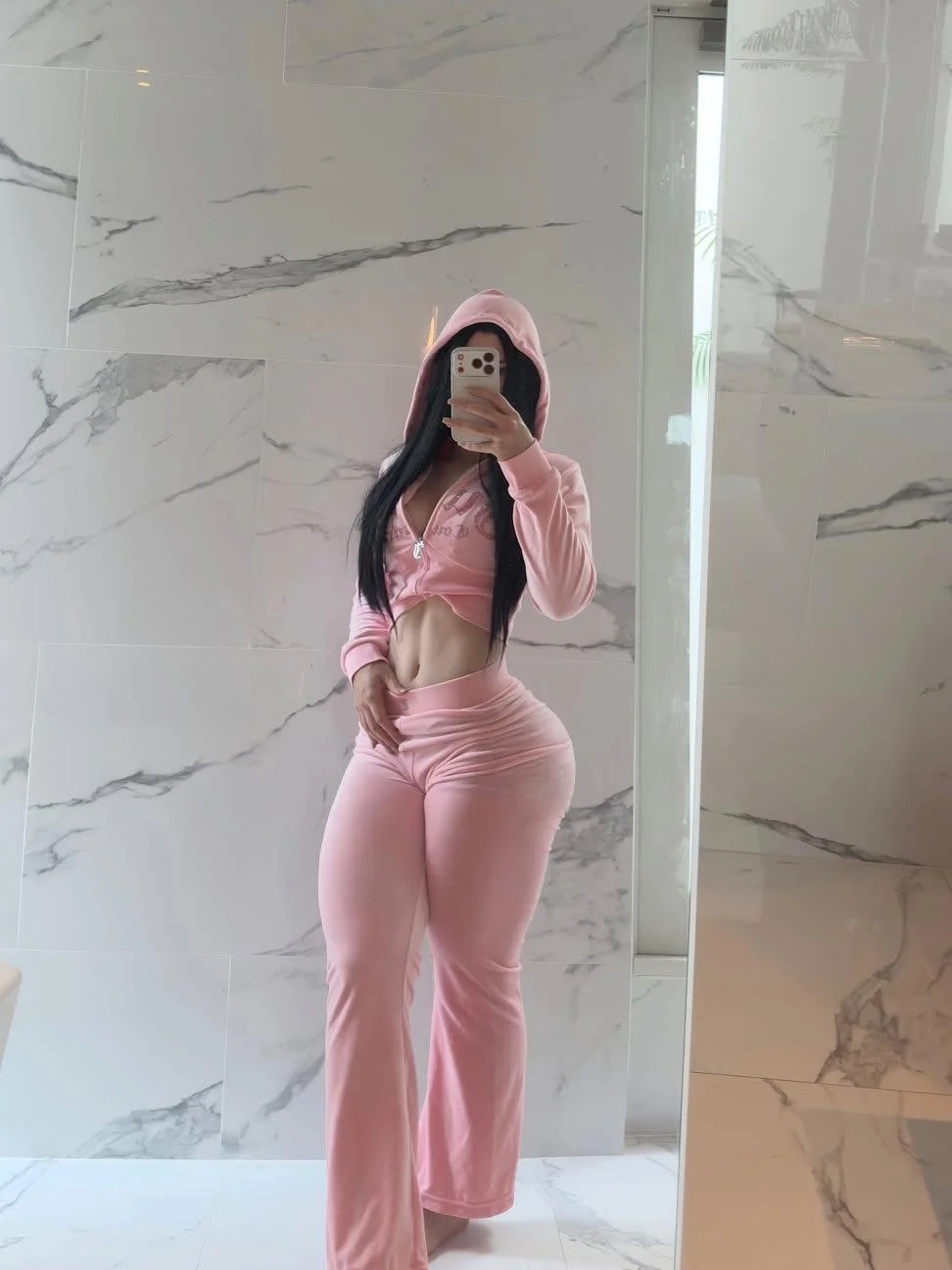Mamasita culona del gym image 16