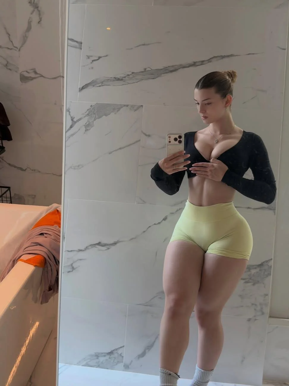 Mamasita culona del gym image 20