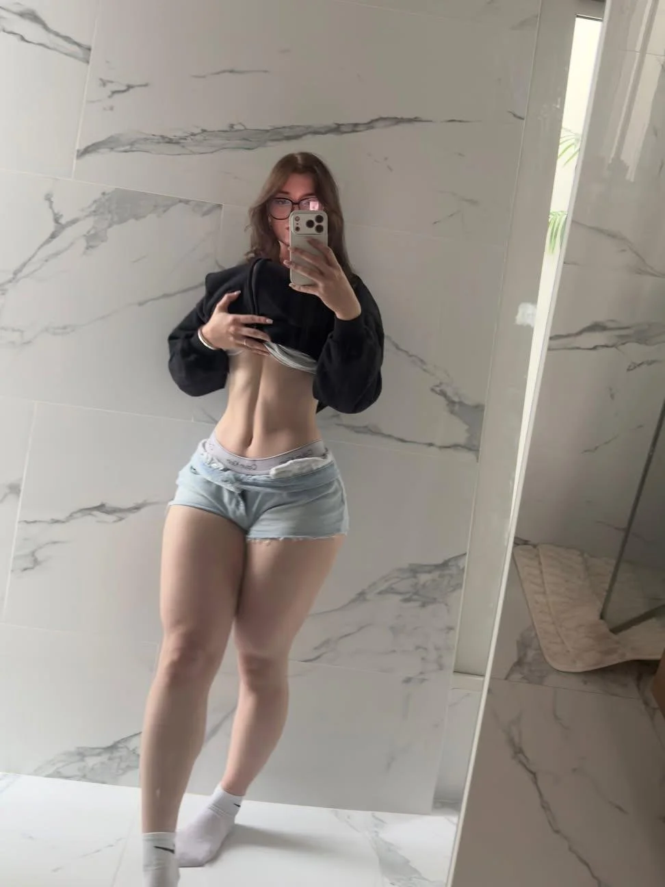 Mamasita culona del gym image 4
