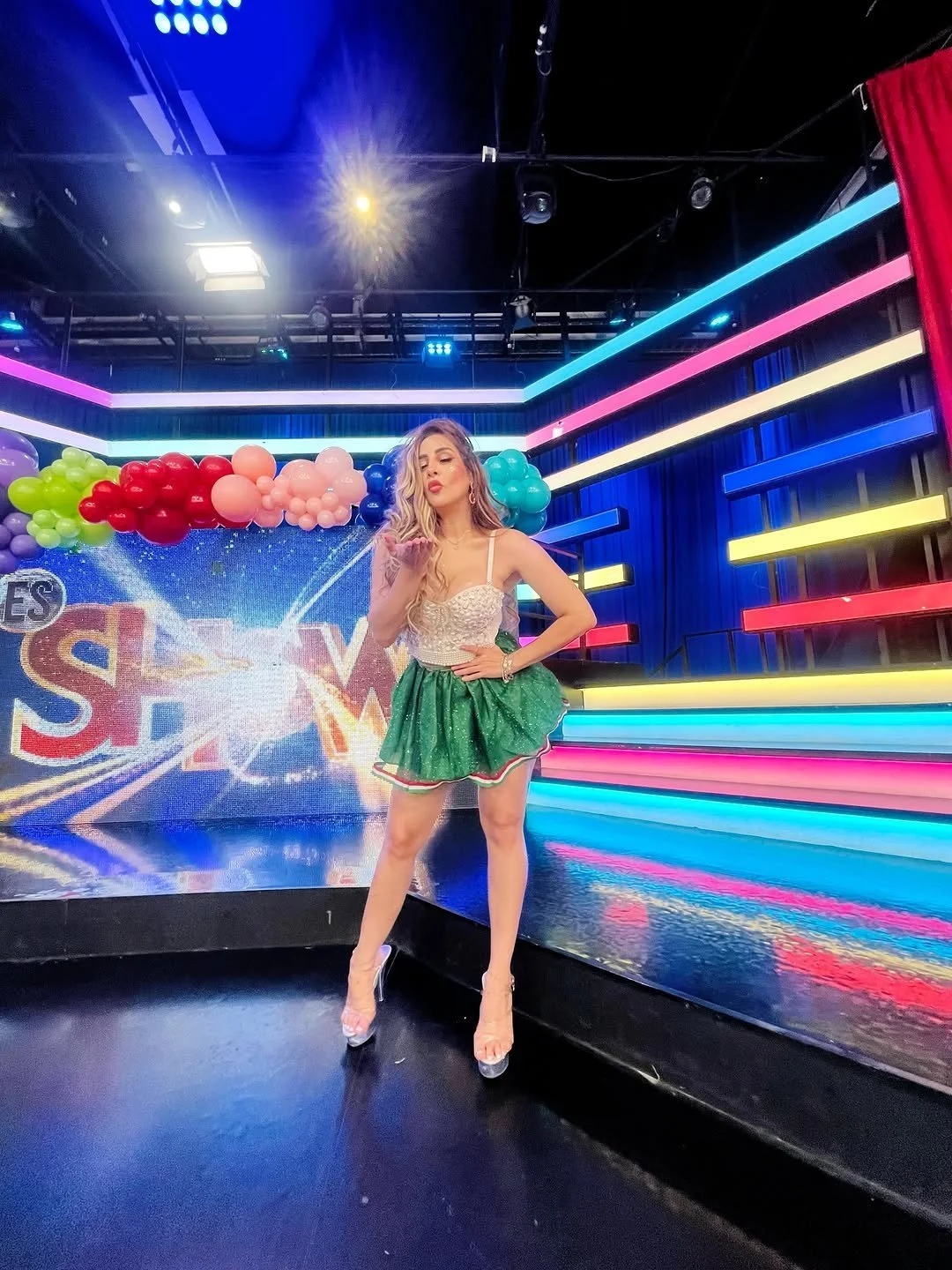 datsyacuna buenísima mexicana del programa es show parte 1 image 2