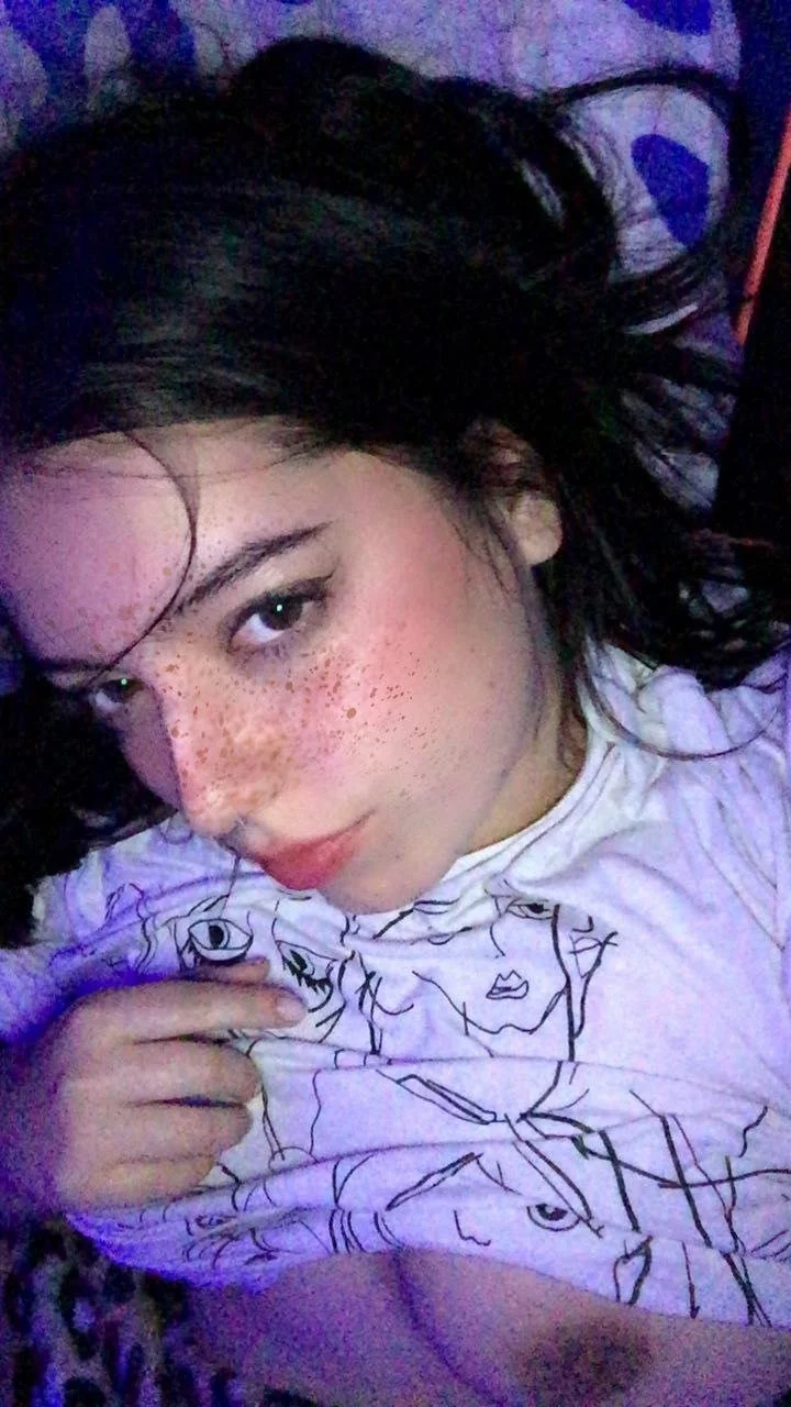 Blanca tetona hermosa image 2