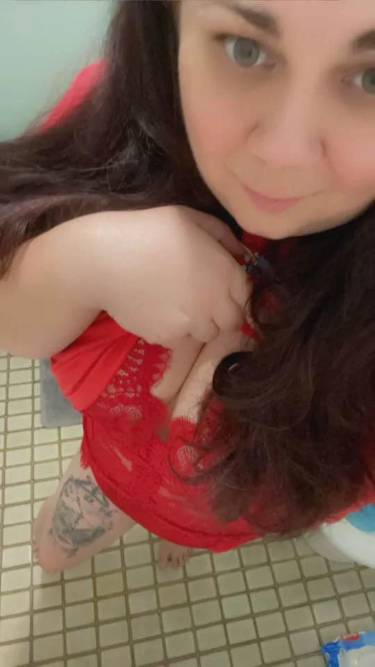 Exposed white girl slut,Hit me up on kik Danbzzz to be exposed or need a dom image 3