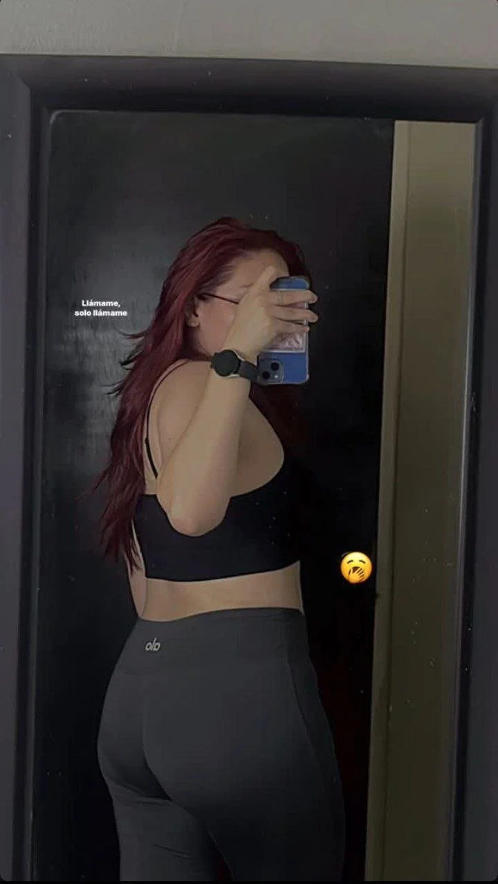 Perrita cachonda exhibicionista, le gusta parar vergas en la calle image 14