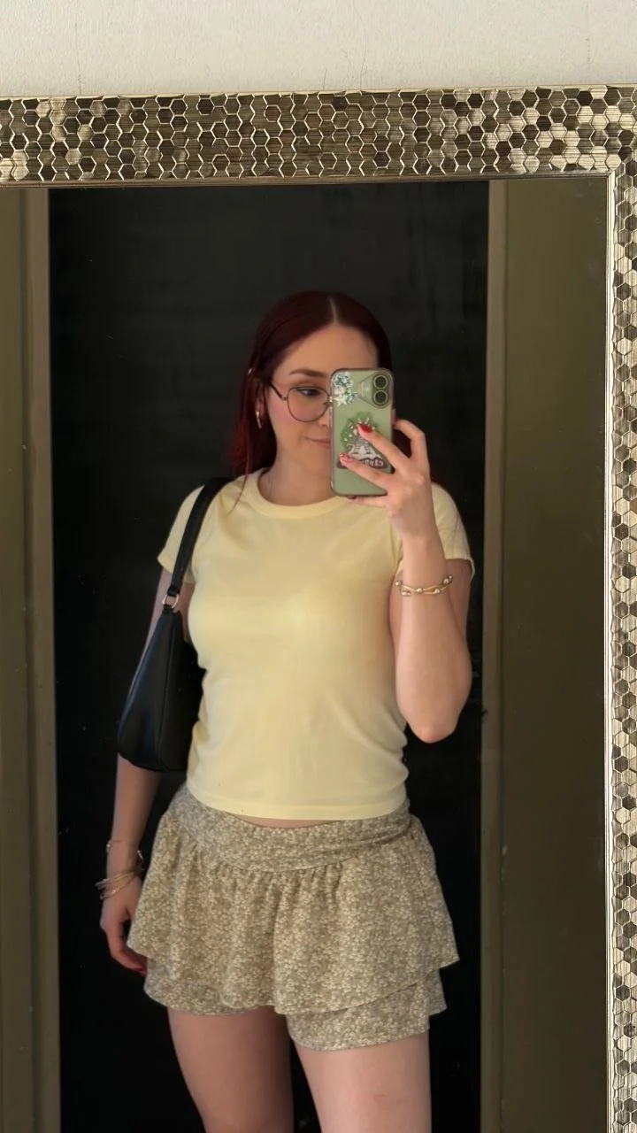 Perrita cachonda exhibicionista, le gusta parar vergas en la calle image 15