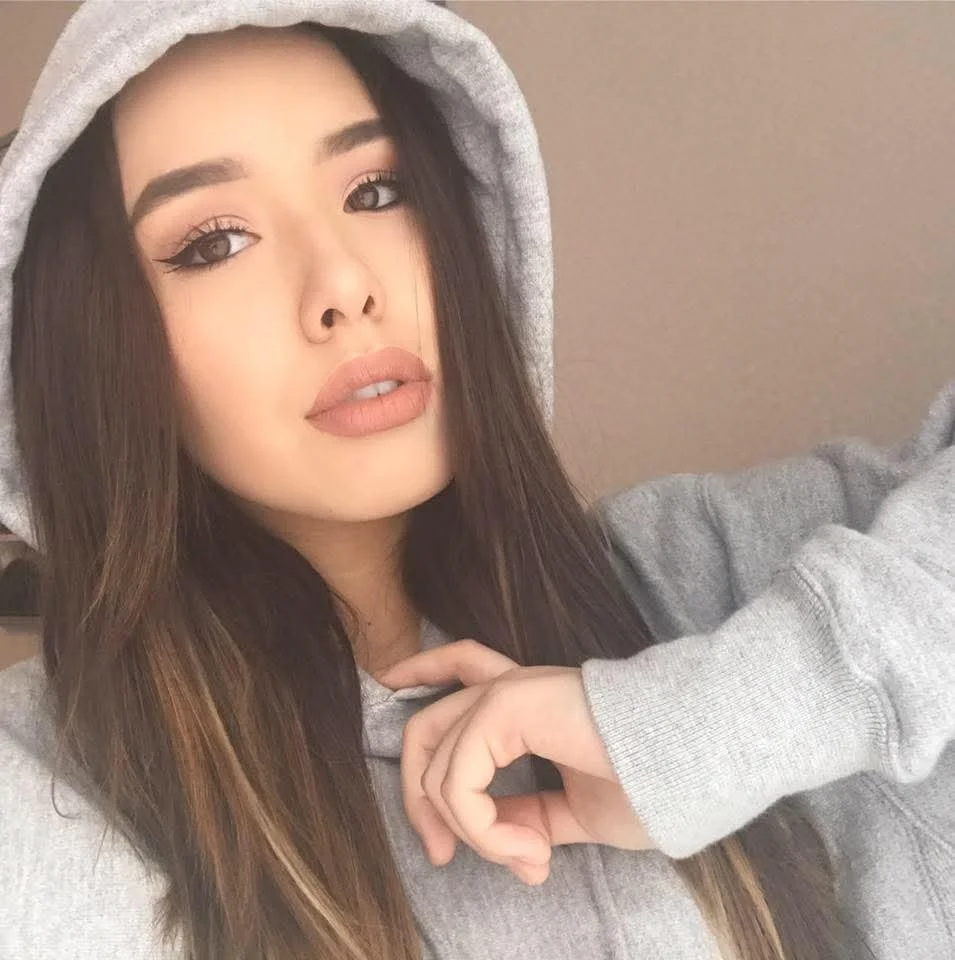 Sabrina , une bouche parfaite pour vos grosses queues image 19