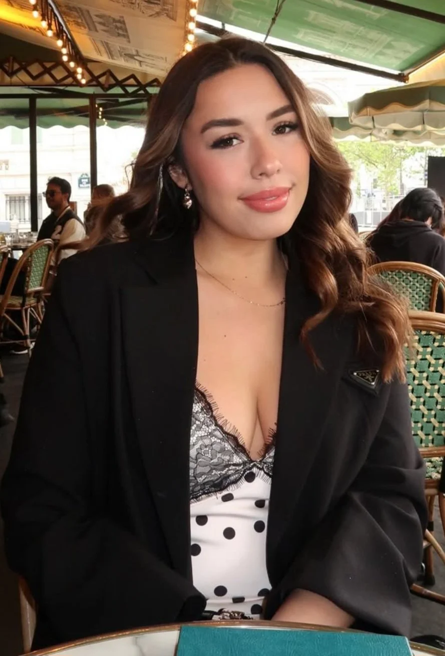 Sabrina , une bouche parfaite pour vos grosses queues image 5