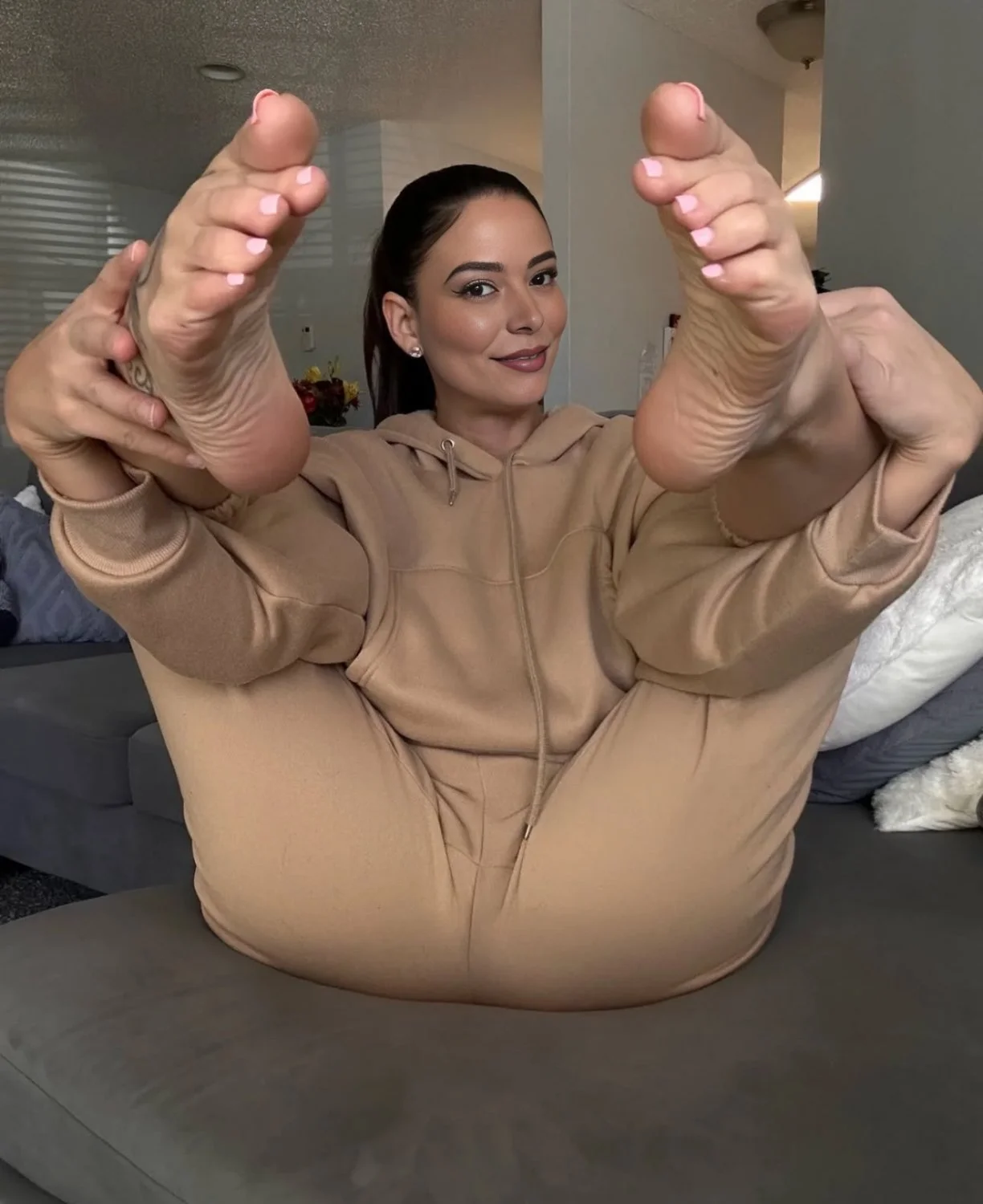Miranda Cosgrove Feet Ai DeepFake #2 image 15