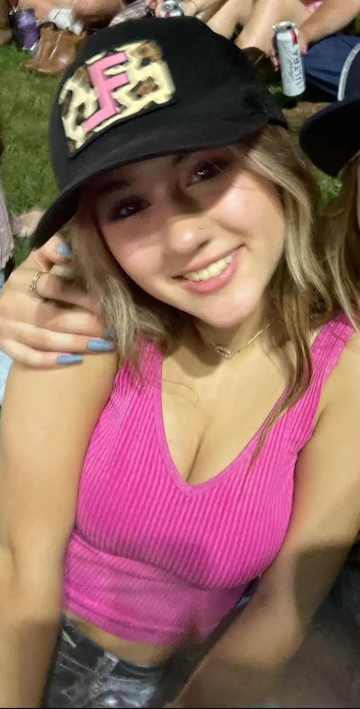 Pawg 19 year old Fat Ass Slut Taylor, Georgia image 8