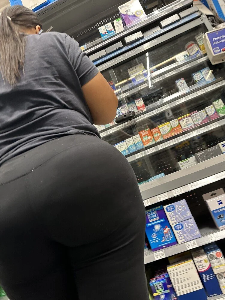 Wide Booty Dominican Milf image 2