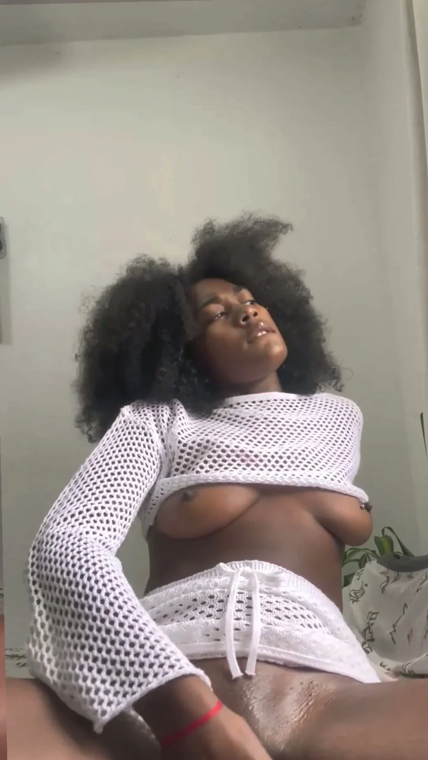 🔞 naked sexy body stripping naked wet dripping cum 🫦💦 My OF image 5