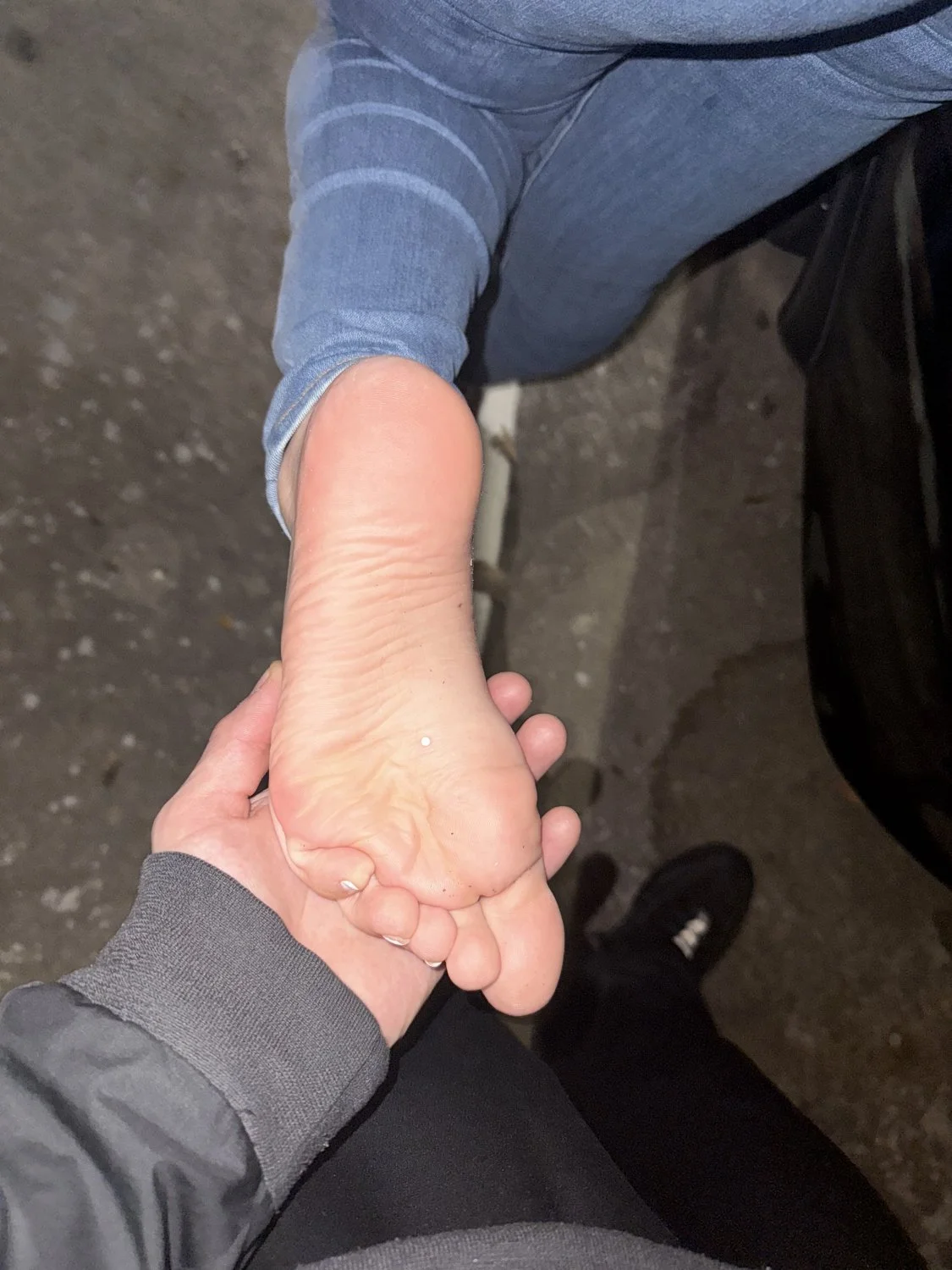 cucks latina foot slut exposed (comment what you think about her) image 3