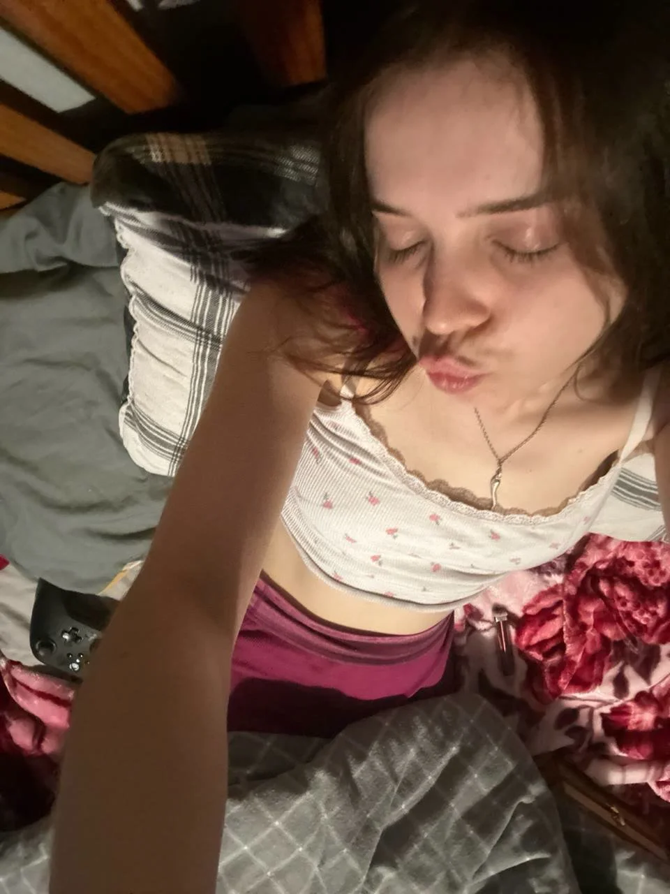 petite UK slut Leah (21) loves to party image 1
