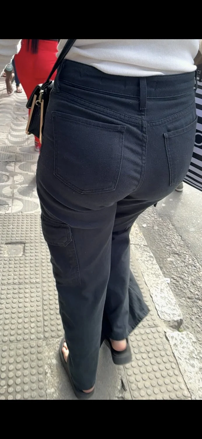 Loirinha falando no telefone que não tem homem que presta na rua… gostosa image 4