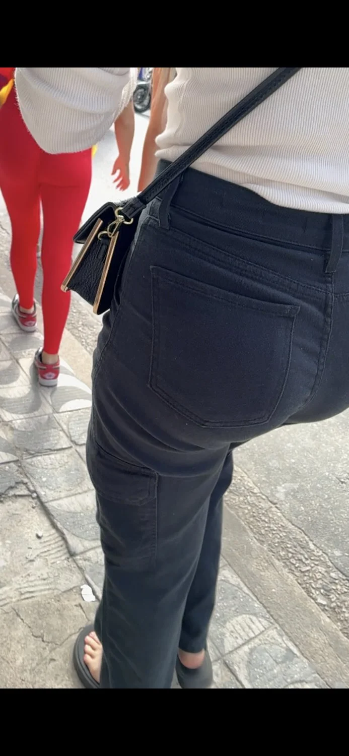 Loirinha falando no telefone que não tem homem que presta na rua… gostosa image 5