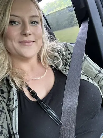 Hot slutty mom go message her loser son on session 05089db071dd30a9d86a2d482e643131837a180be3e2986c4 cover image