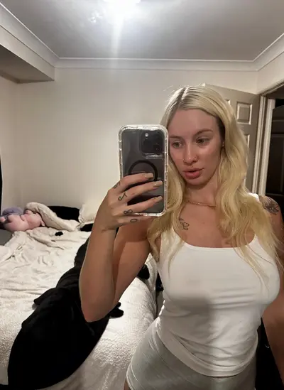 Blonde girls are hot but I'm the hottest do you agree cover image