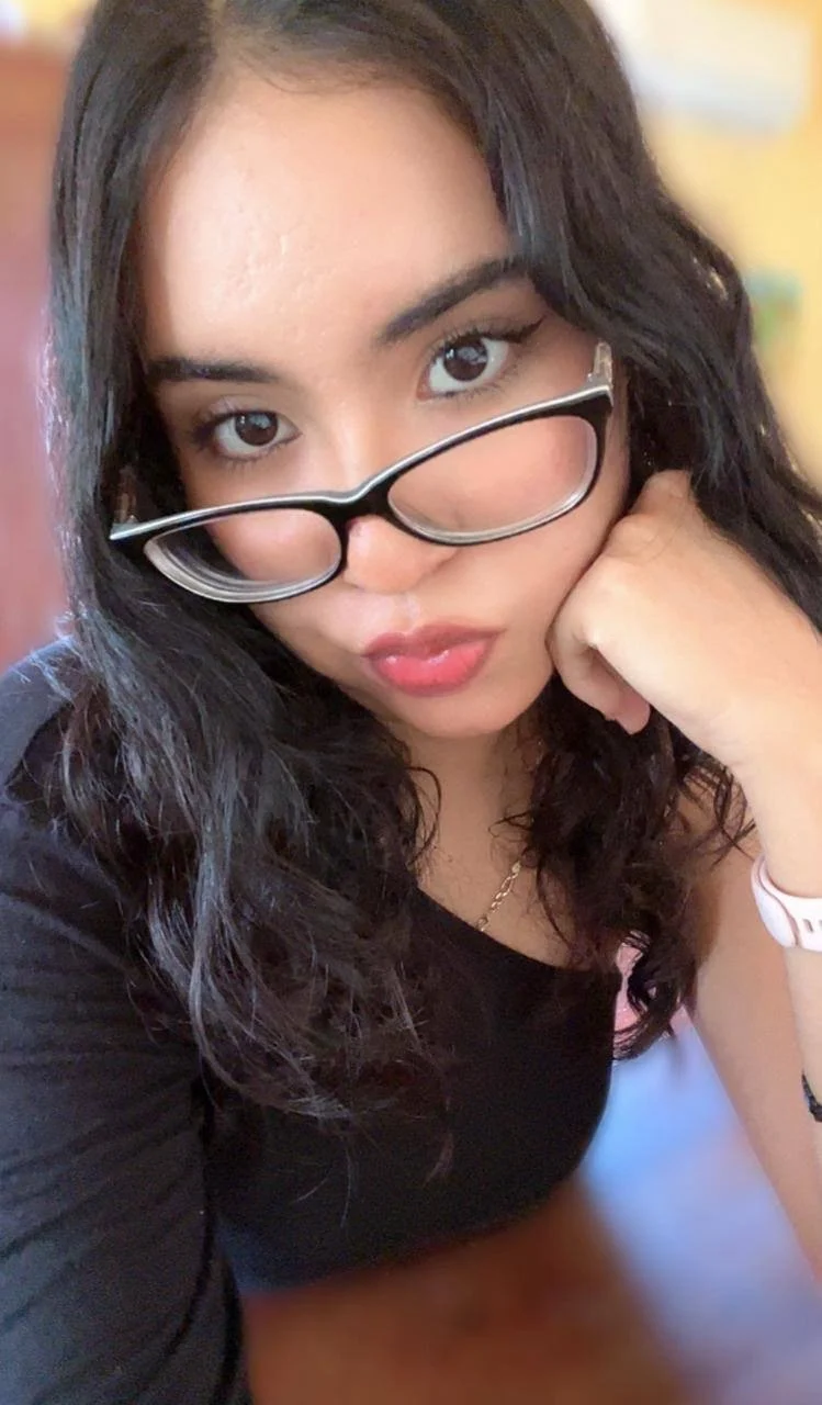 Maestra putita exhibida image 10