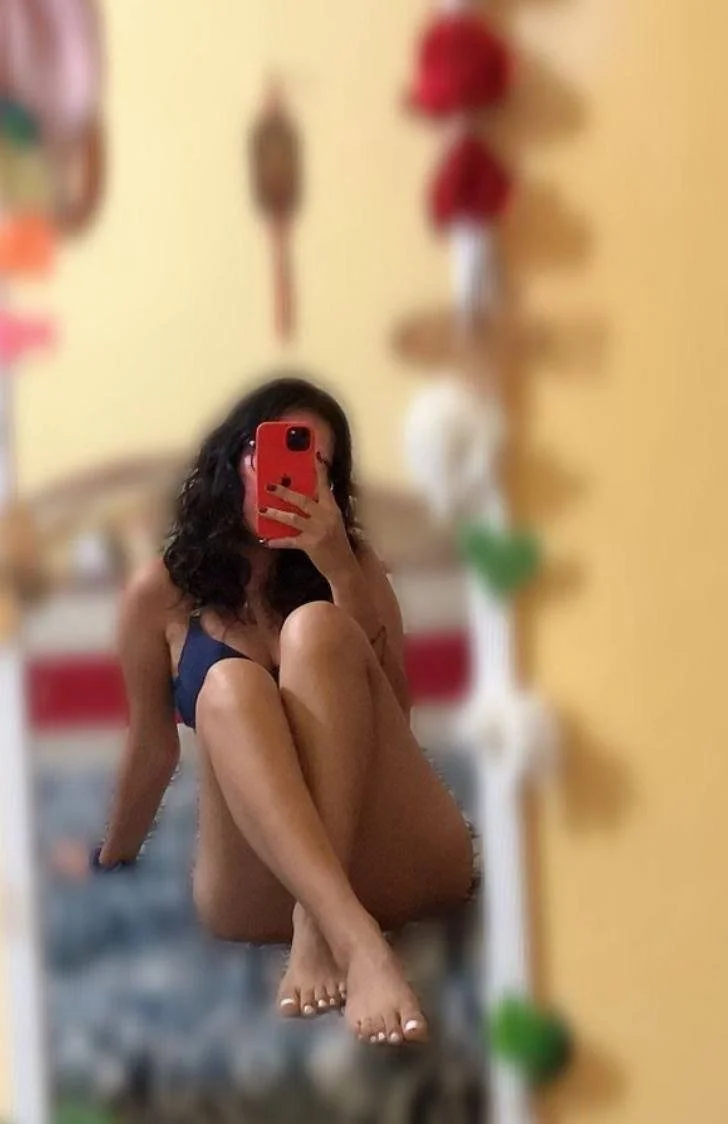 Maestra putita exhibida image 12