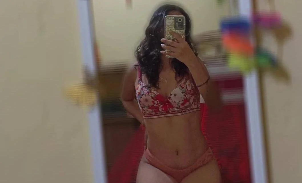 Maestra putita exhibida image 18