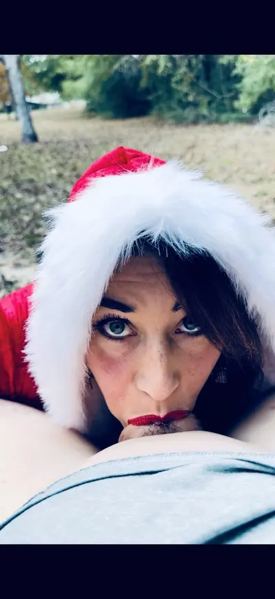 Mrs. Claus sucks cock and takes a load of cum to the face🎁❤️ cover image