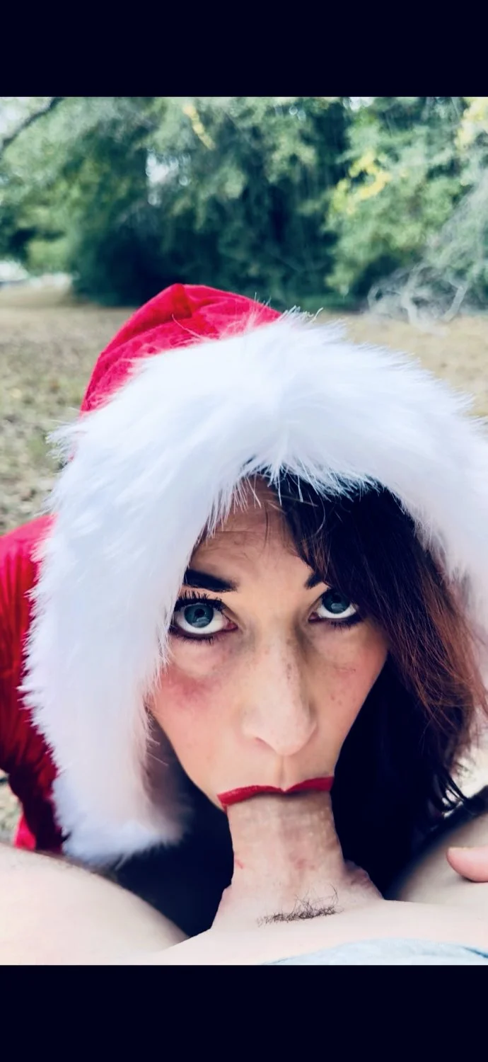 Mrs. Claus sucks cock and takes a load of cum to the face🎁❤️ image 2